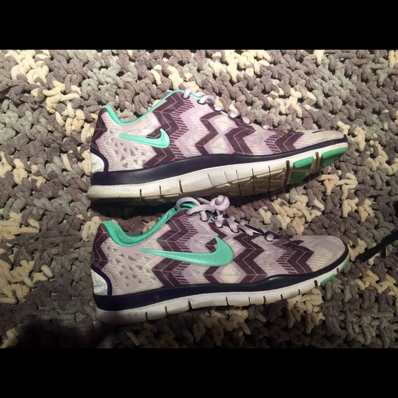 Zig zag purple and teal Nike Sneakers - Picture 1 of 1