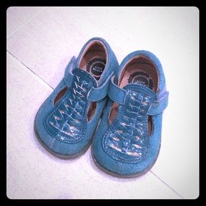 Livie and Luca size Infant 4