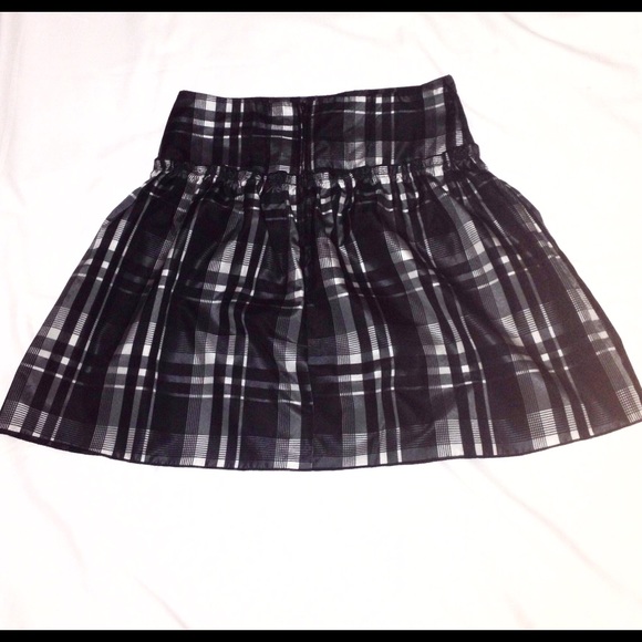 Cute High-Wasted Skirt - Picture 2 of 2