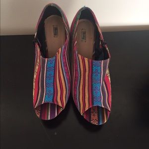 Multi colored wedge