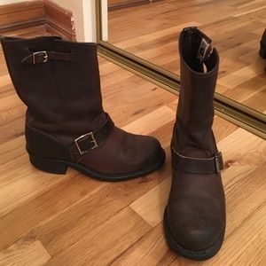 FRYE Engineer Boots, Brown sz 7