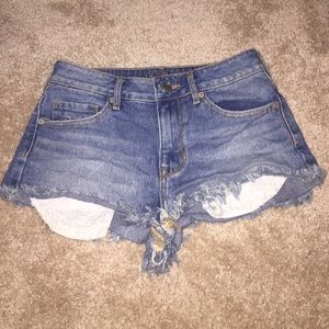 High waisted jean shorts with lace pockets