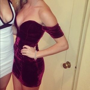 Off the Shoulder velvet Tobi dress!
