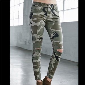 Pacsun Mid Rise Camo Skinny Jeans.