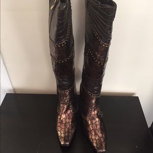 Knew high boot