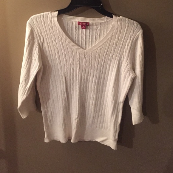 White 3/4 sleeve sweater