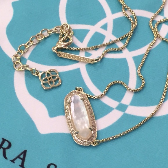 Kendra Scott Jewelry - Scott Annika Pendant Necklace