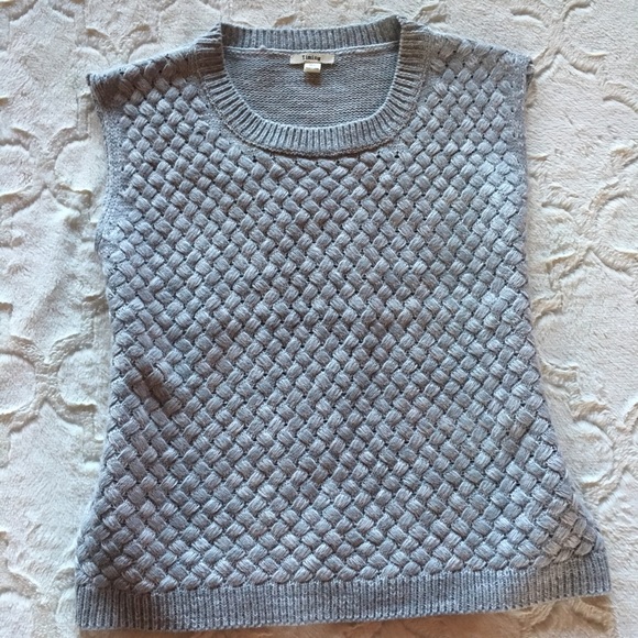 Sweater Vest 😍 - Picture 2 of 2