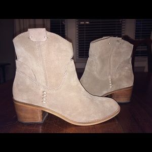 Dolce Vita "Grayden" taupe suede booties- 8.5