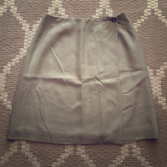 Green beige 100% silk kilted skirt
