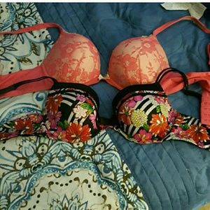 Final price drop!!! 3 34 C bras