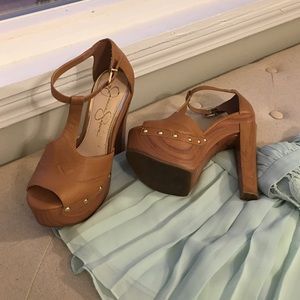 Jessica Simpson tan heels 7.5