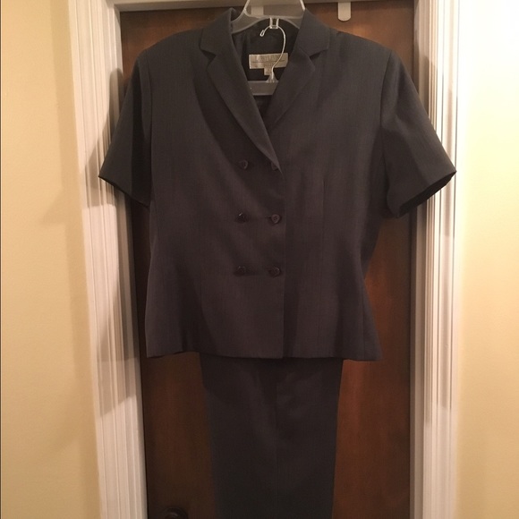 Larry Levine grey green pant suit