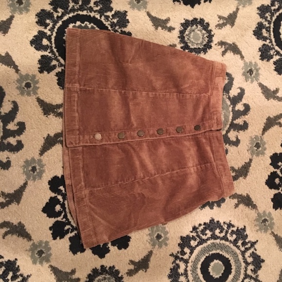 FOREVER 21 SIZE SMALL CAMEL COLORED BUTTON SKIRT