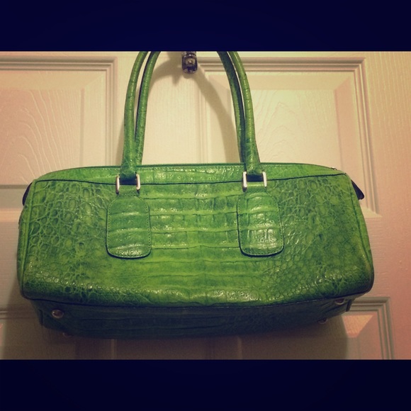 Barrel style bag.