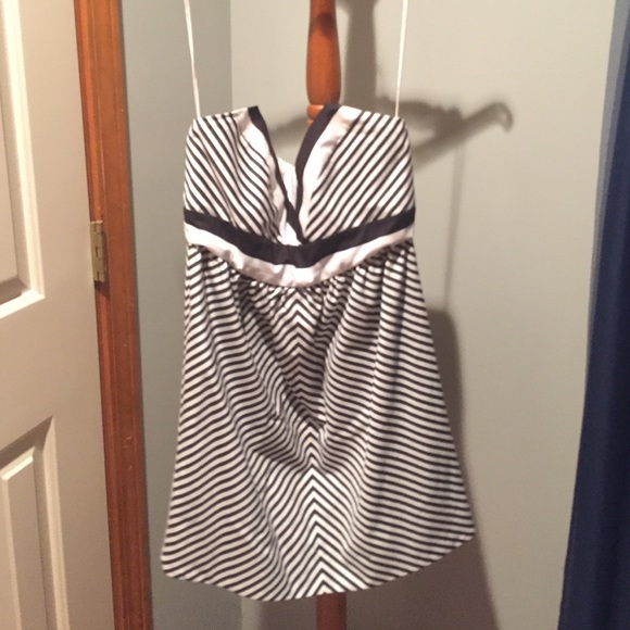 Sleeveless Alice and Olivia striped cocktail dress