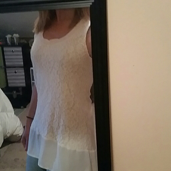 White/cream lace tunic with lining and ruffle edge