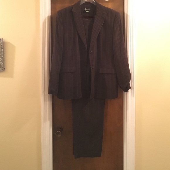 Long sleeve Larry Levine pant suit