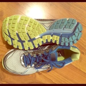 Brooks Running Shoes💙WORN ONCE.