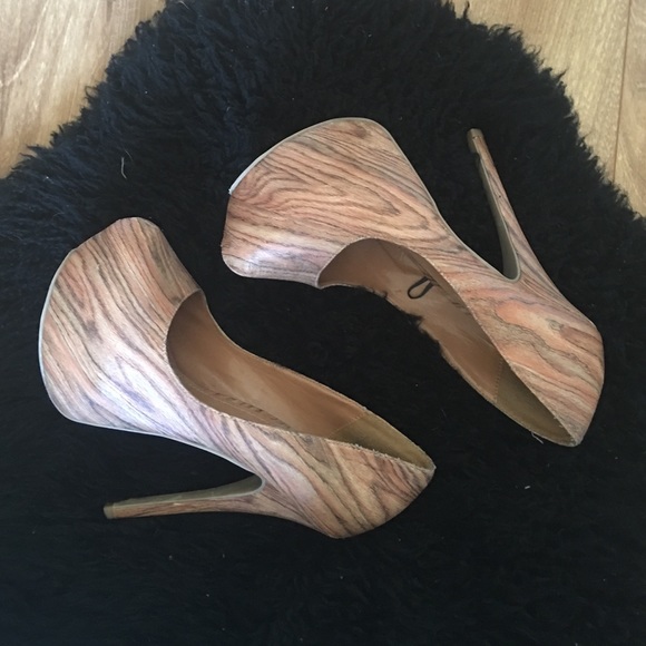 Platform Wood Print pumps