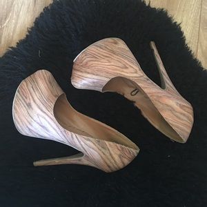 Platform Wood Print pumps