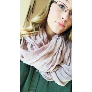 Meet your Posher, Gabby