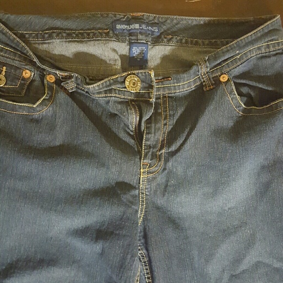 Avenue Capri jeans size 16