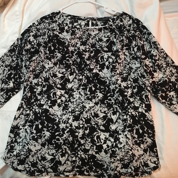 Black and white 3/4 length sleeve blouse