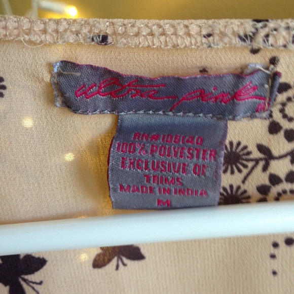 Wide shoulder shirt! - Picture 2 of 2