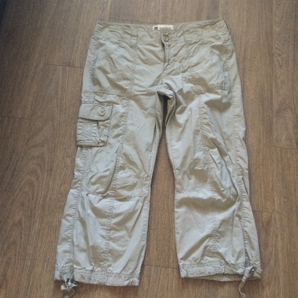 Gap tan Capri cargo pants