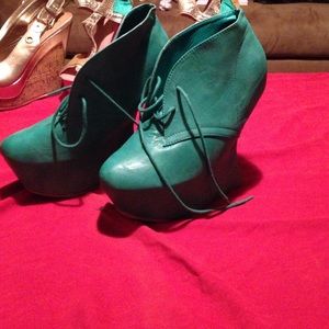 Teal green retro heel