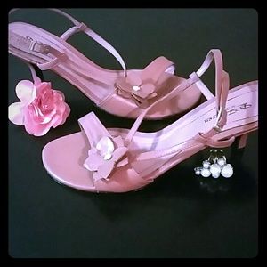 Ultra-feminine Rose-toned Leather Sandals