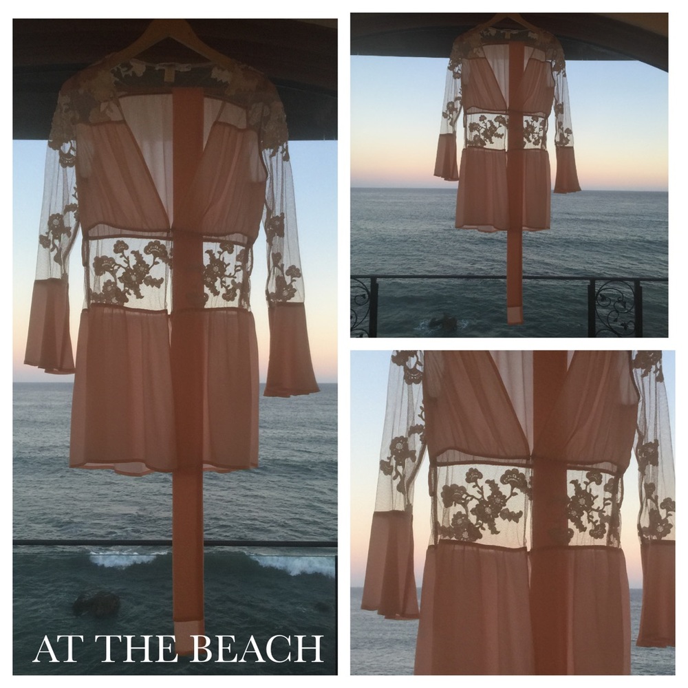 🎉 FOR LOVE & LEMONS SILK ROBE - Picture 4 of 4