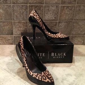 Leopard print black leather pumps