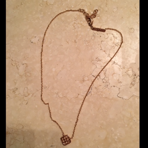 Kendra Scott rose gold necklace