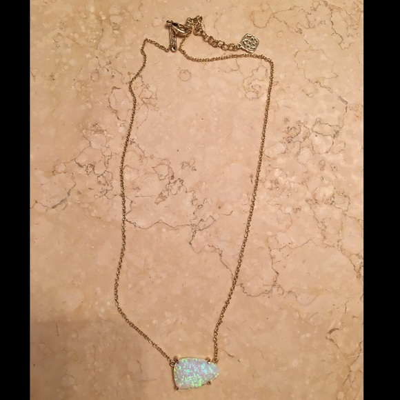 Kendra Scott necklace