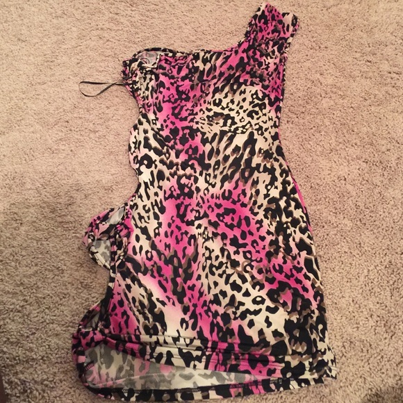 One shoulder shirt