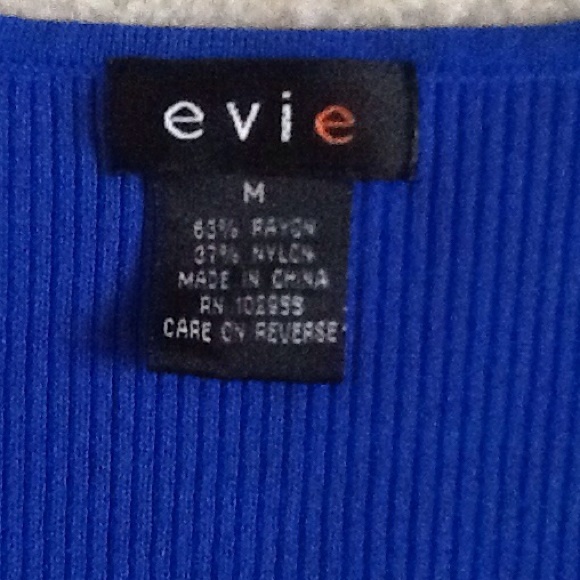 ❌❌gifted❌❌ROYAL BLUE TOP.  ‼️2/$10+$4ea. added‼️ - Picture 2 of 4