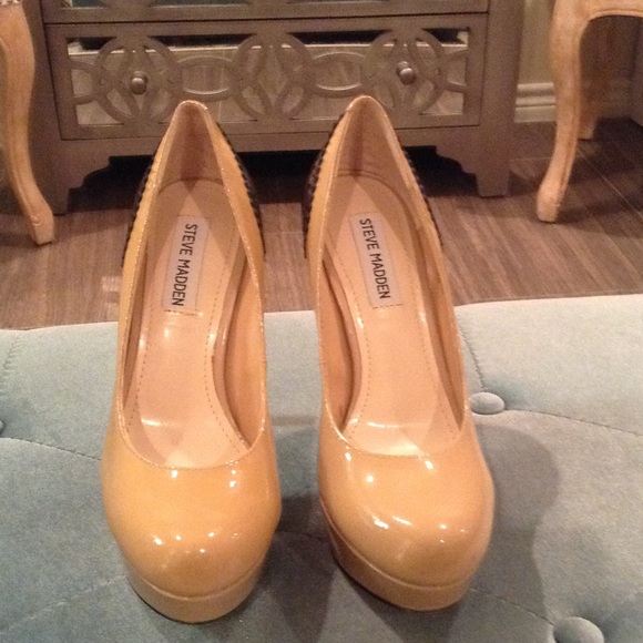 Steve Madden pumps new
