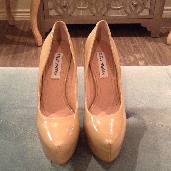Steve Madden pumps New