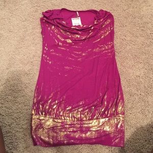 Sleeveless fuchsia and gold Shirt