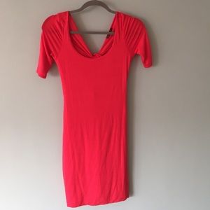 Comfortable red/pink form fitting dress