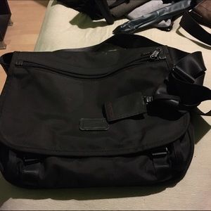 Tumi messenger bag for men