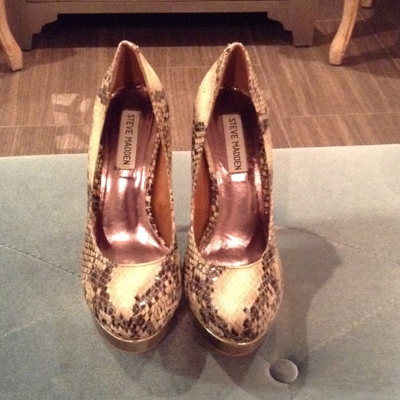 Steve Madden pumps