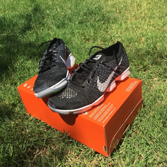 WMNS Nike Flyknit Zoom Agility
