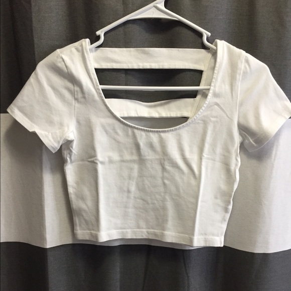 🚫Item Sold🚫 White Crop Top