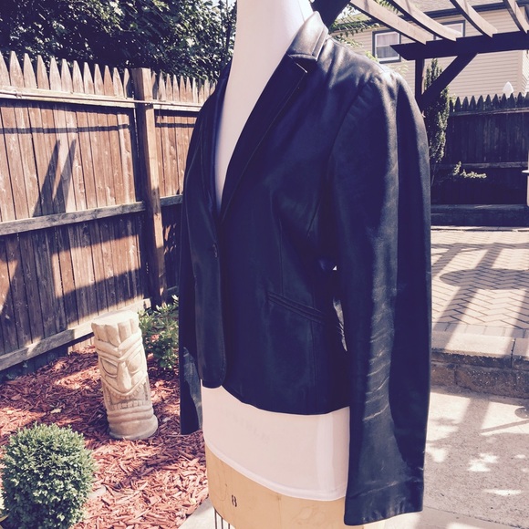 BCBG VINTAGE MAXAZRIA 100% Leather Blazer - Picture 3 of 4