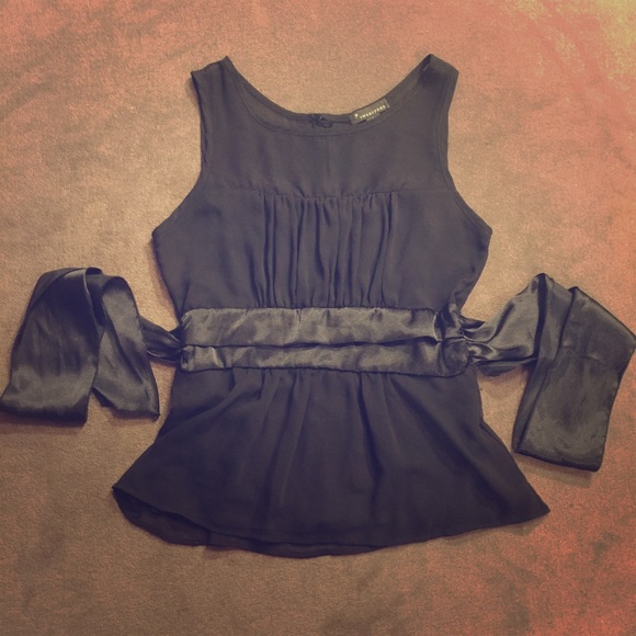 Classy Sexy Black Silky Tank w/ Gorge Details🍷