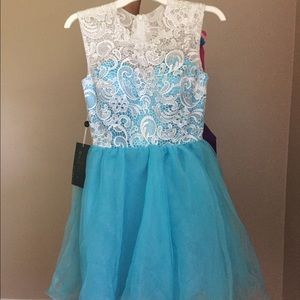 Blue/White sleeveless dress