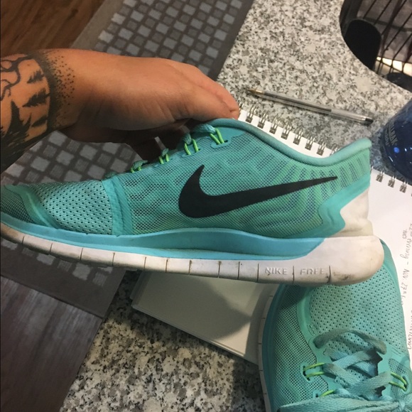 Turquoise Nike frees - Picture 1 of 4